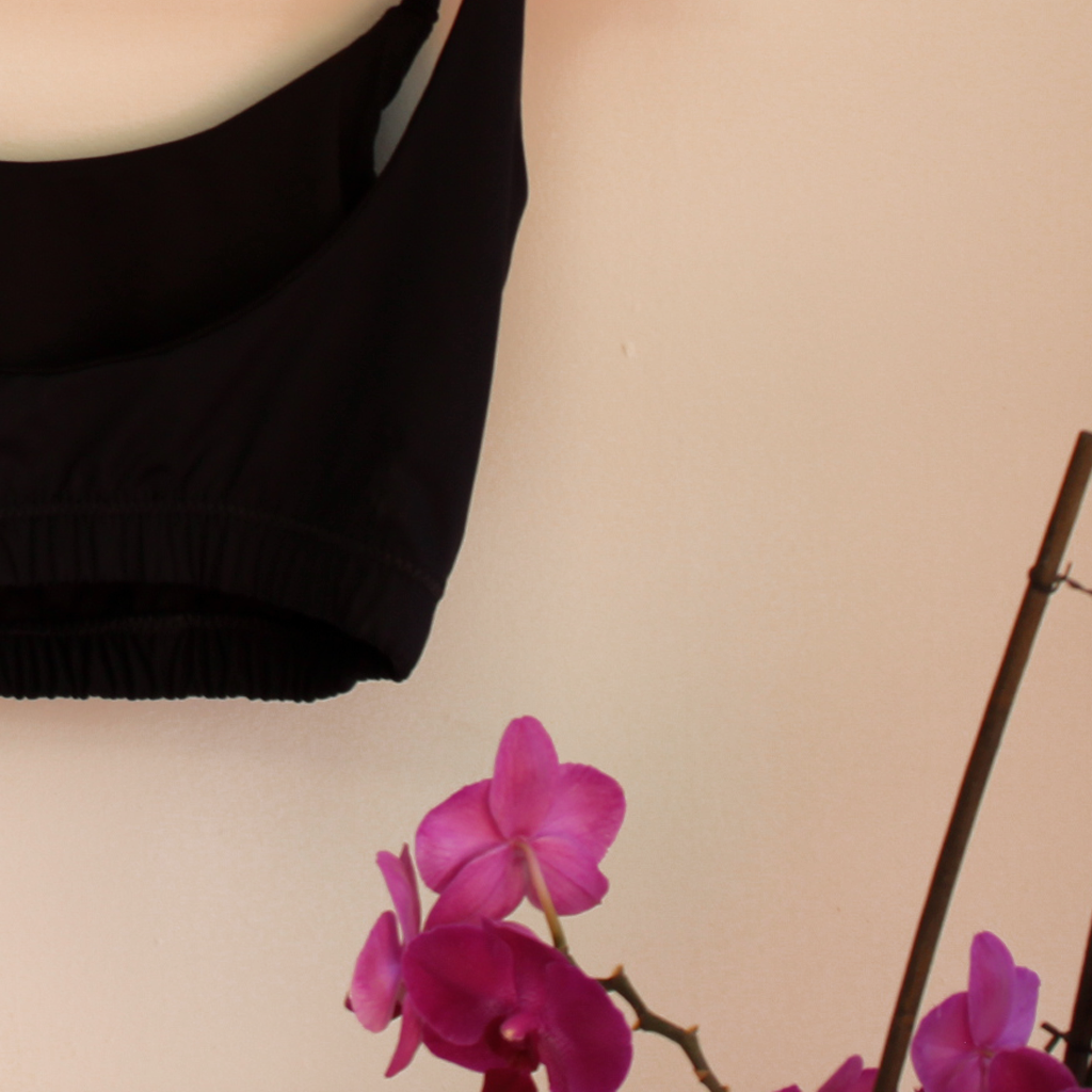 Top NOVA-2 NOVANEU color negro detalle 2